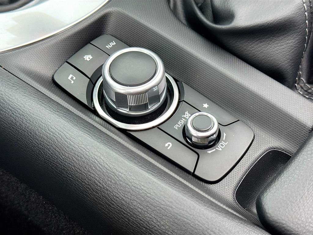 Used 2022 MAZDA MX-5 Miata Grand Touring w/ Weather Package image 38