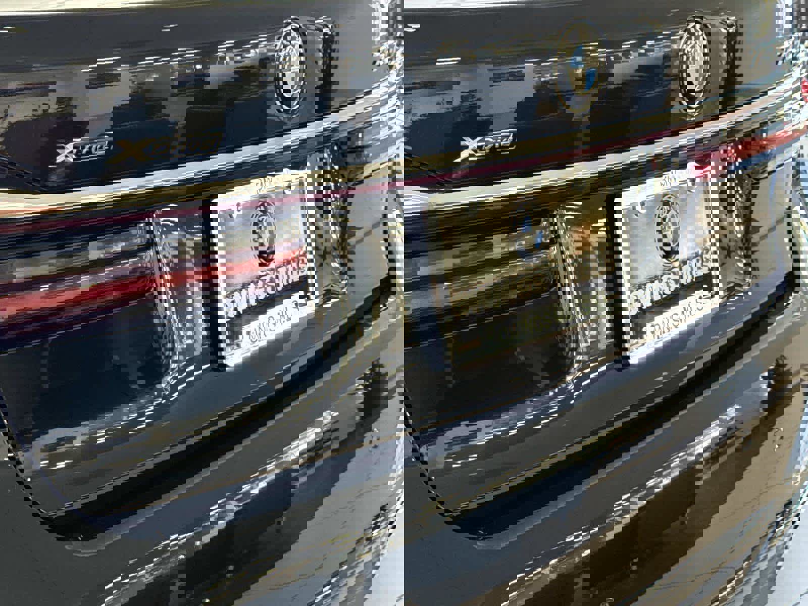 Used 2022 BMW 750i xDrive w/ Luxury Rear Seating Package image 11