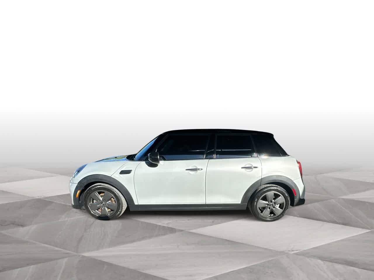 Used 2022 MINI Cooper 4-Door Hardtop FWD image 5