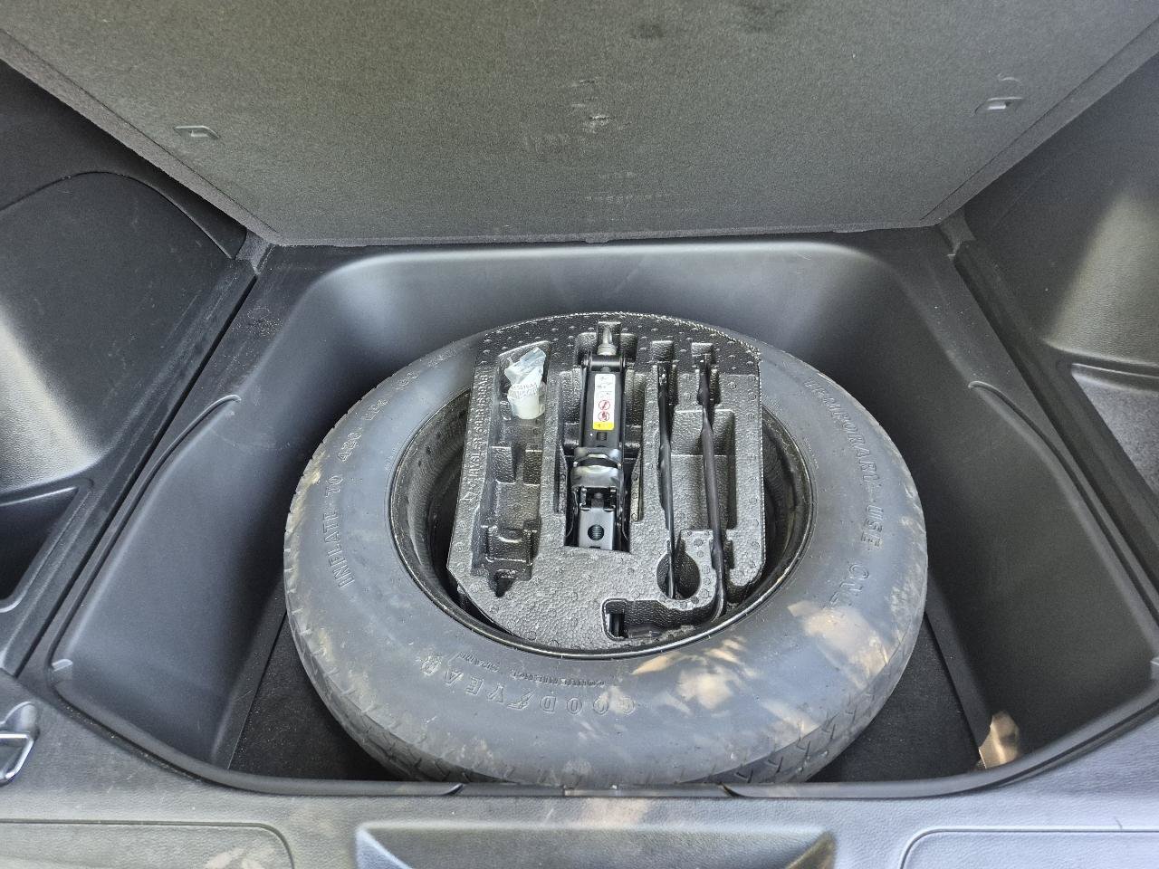Used 2022 Jeep Grand Cherokee Laredo RWD image 25