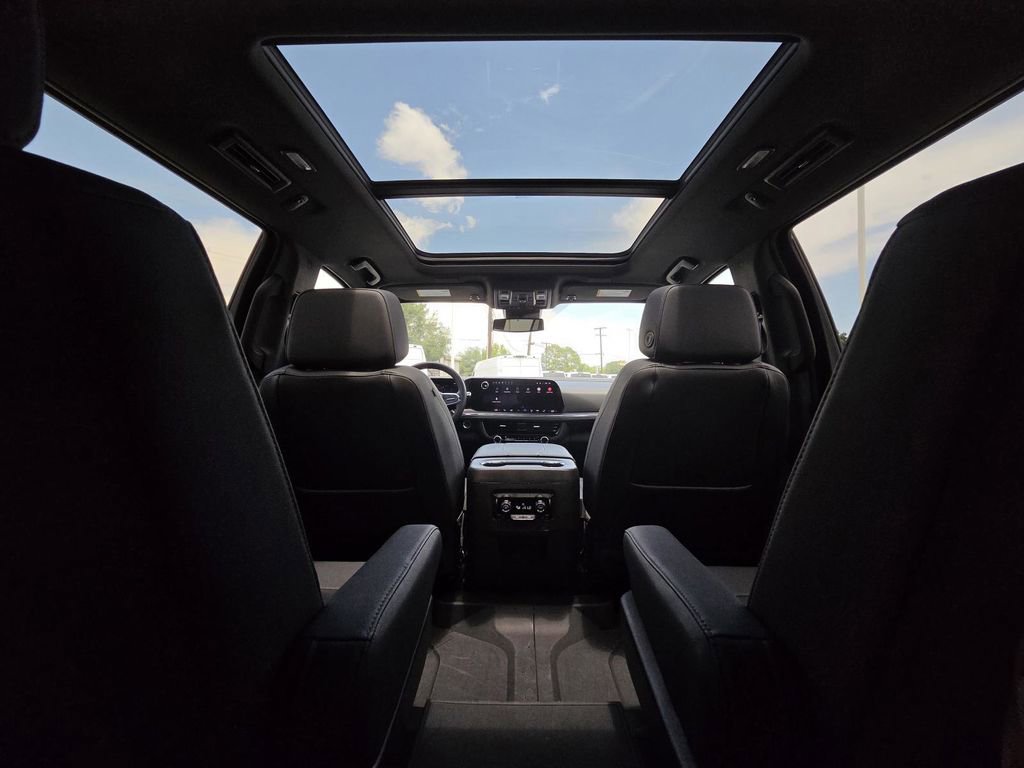 Used 2025 Chevrolet Tahoe LT w/ Comfort Package RWD image 39