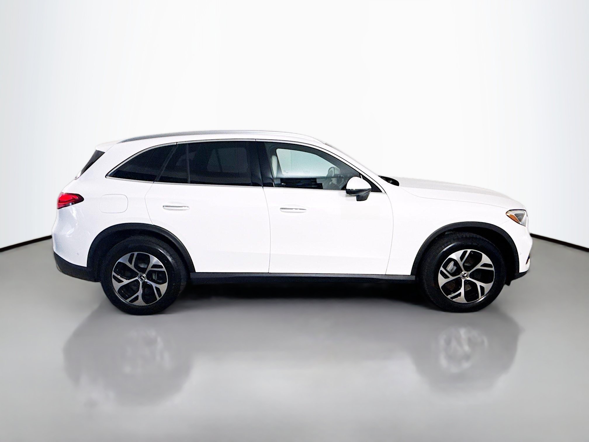 Used 2025 Mercedes-Benz GLC 350e 4MATIC image 11