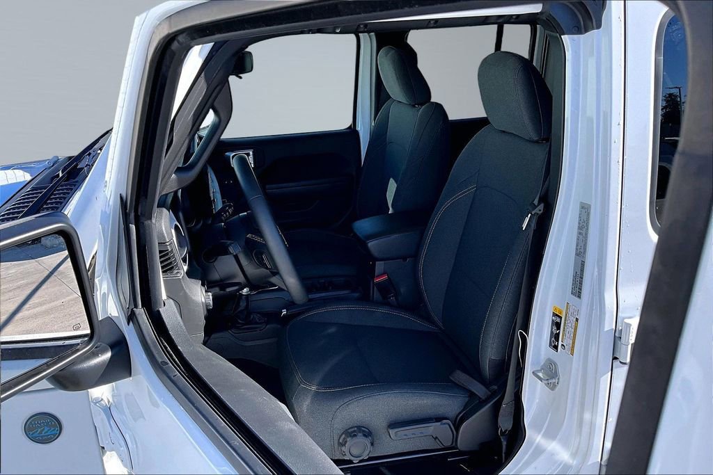 Used 2024 Jeep Wrangler Unlimited image 2