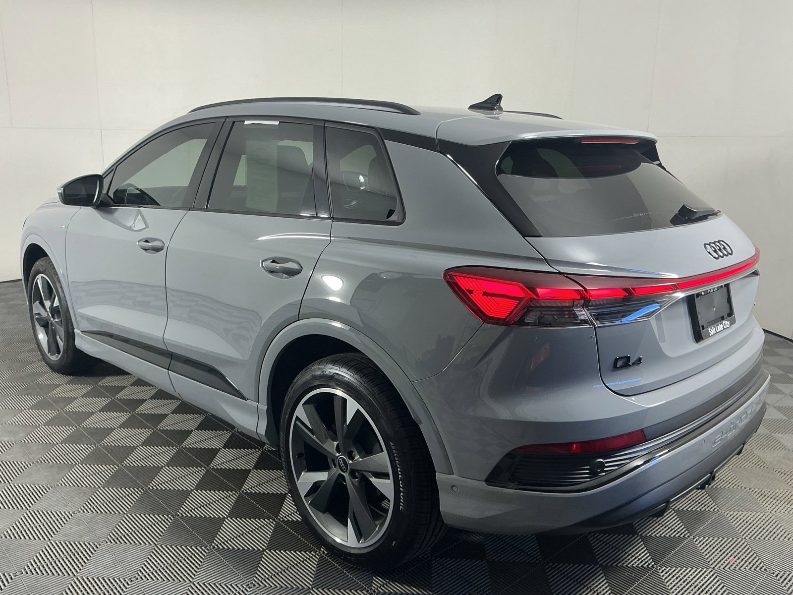 Used 2024 Audi Q4 e-tron Prestige AWD/4WD image 6