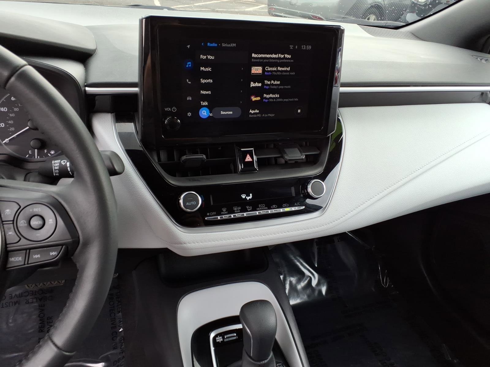 Certified 2025 Toyota Corolla SE image 9