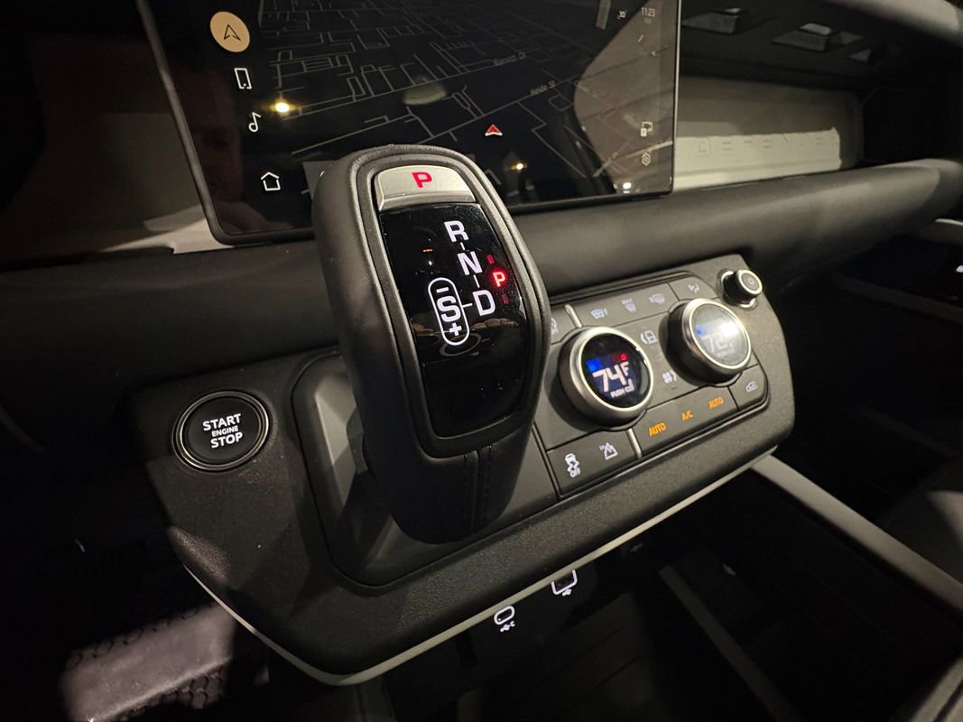 Used 2024 Land Rover Defender 110 S image 26