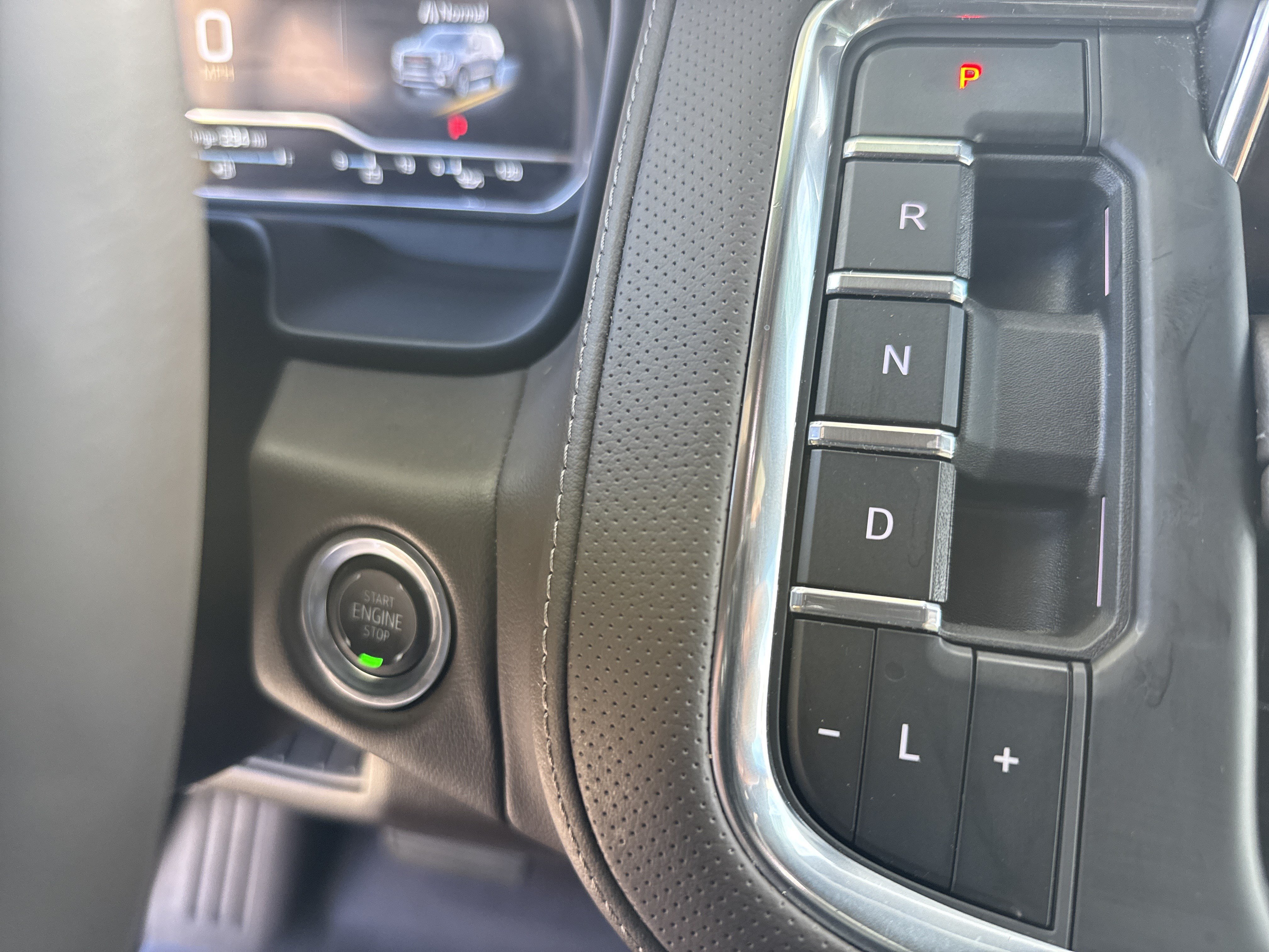 Used 2024 GMC Yukon XL SLT w/ SLT Luxury Package RWD image 27