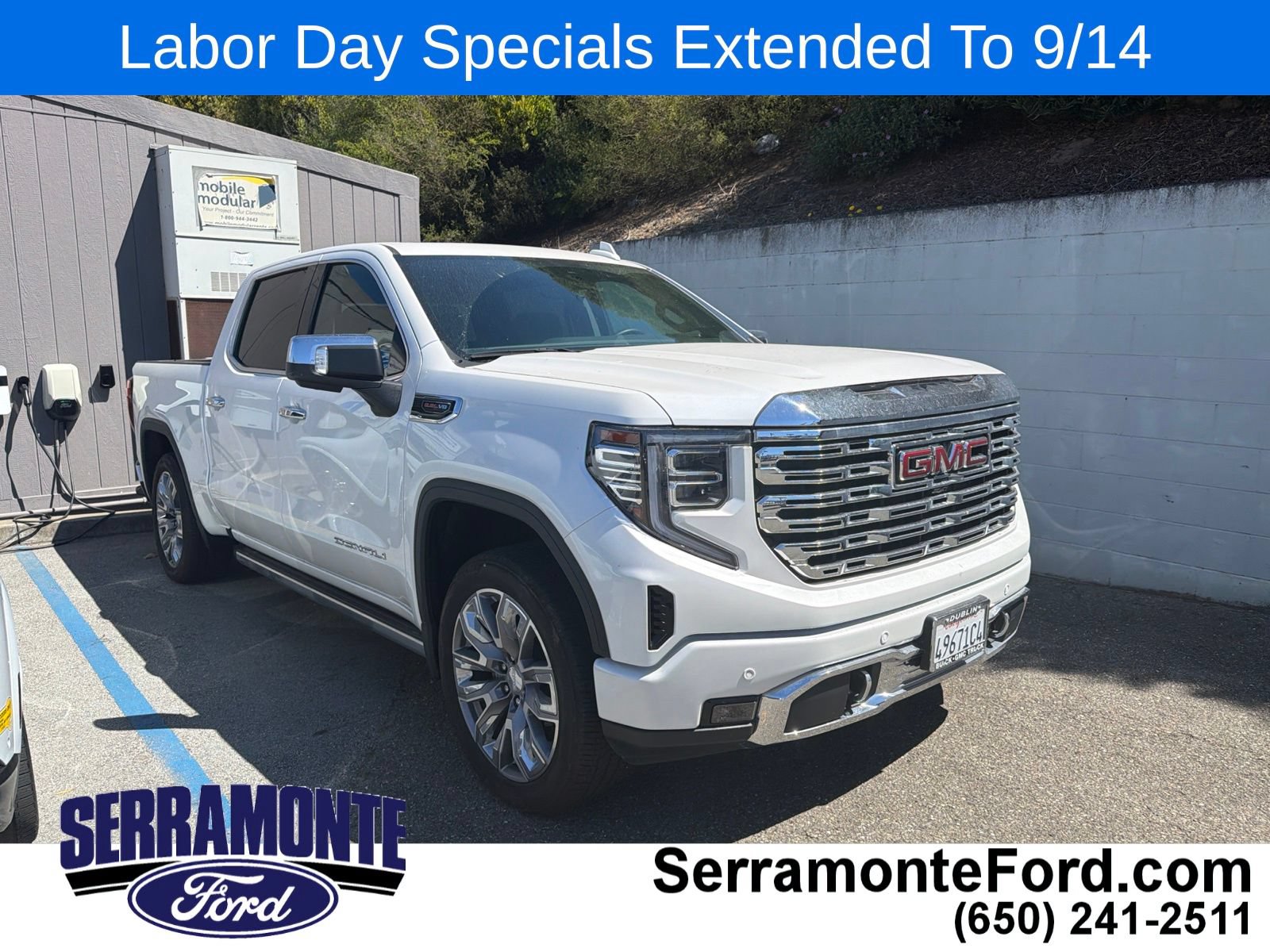 Used 2024 GMC Sierra 1500 Denali w/ Denali Reserve Package AWD/4WD image 1