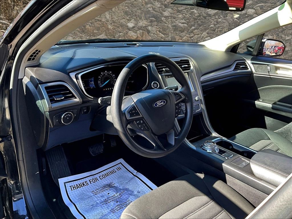 Used 2019 Ford Fusion SE image 12