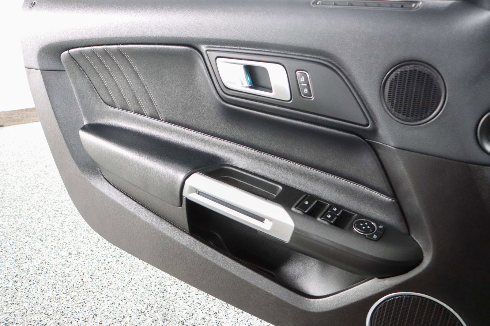 Used 2022 Ford Mustang Premium RWD image 21