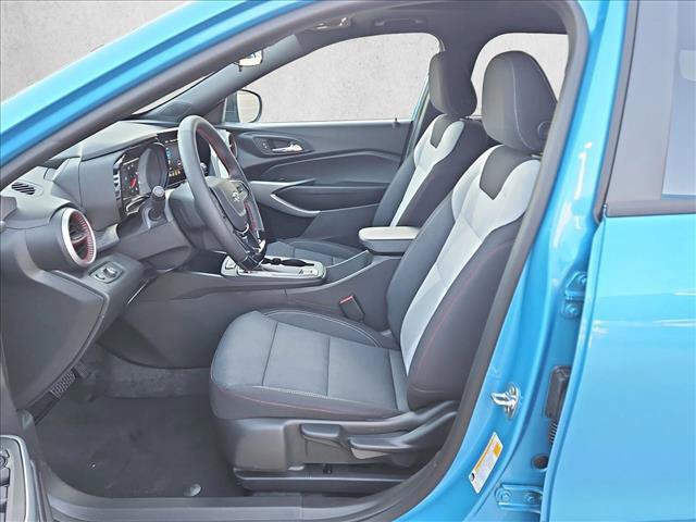 New 2026 Chevrolet Trax RS w/ Sunroof Package FWD image 4
