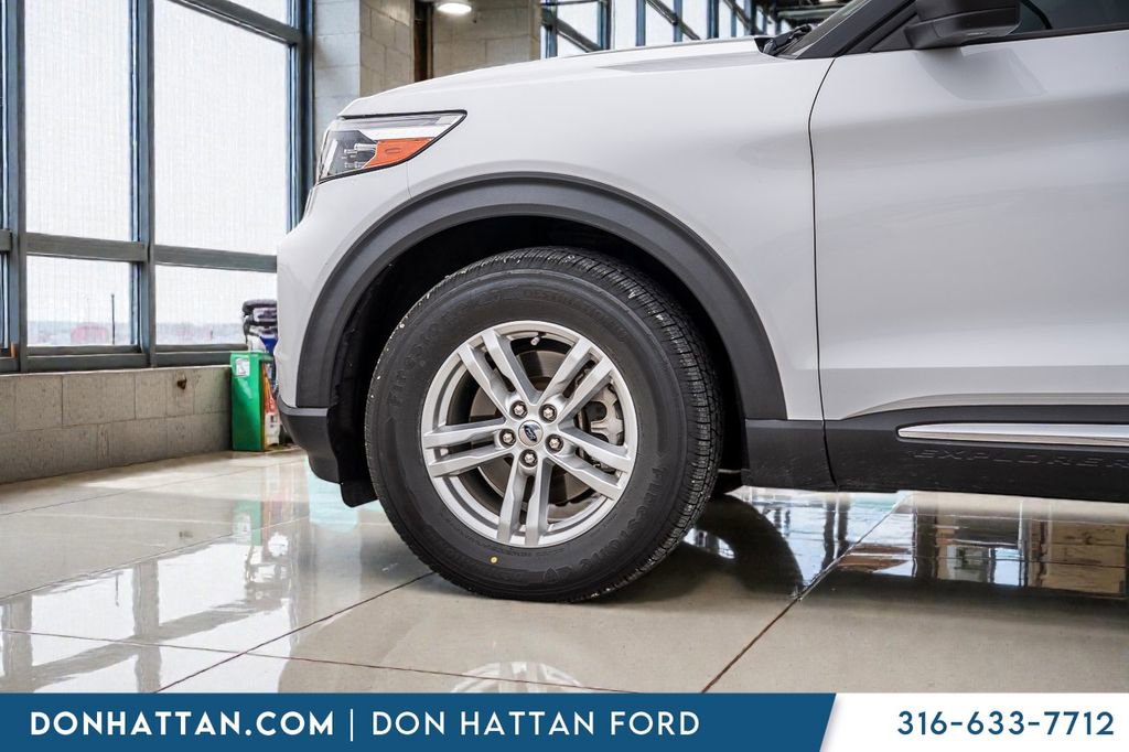 Used 2020 Ford Explorer XLT w/ Equipment Group 202A AWD/4WD image 33