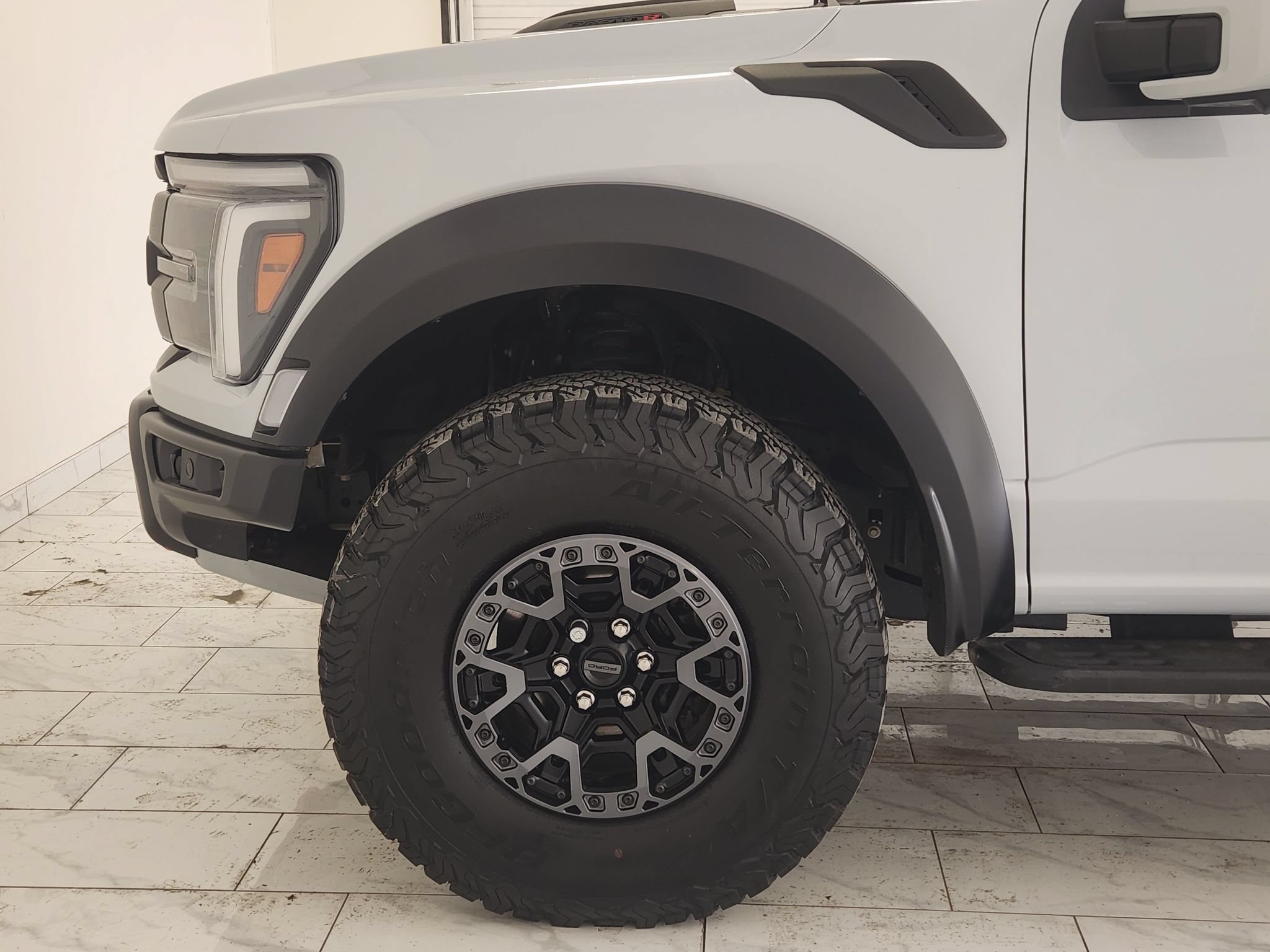 Used 2025 Ford F150 Raptor w/ Equipment Group 803A Raptor R AWD/4WD image 8
