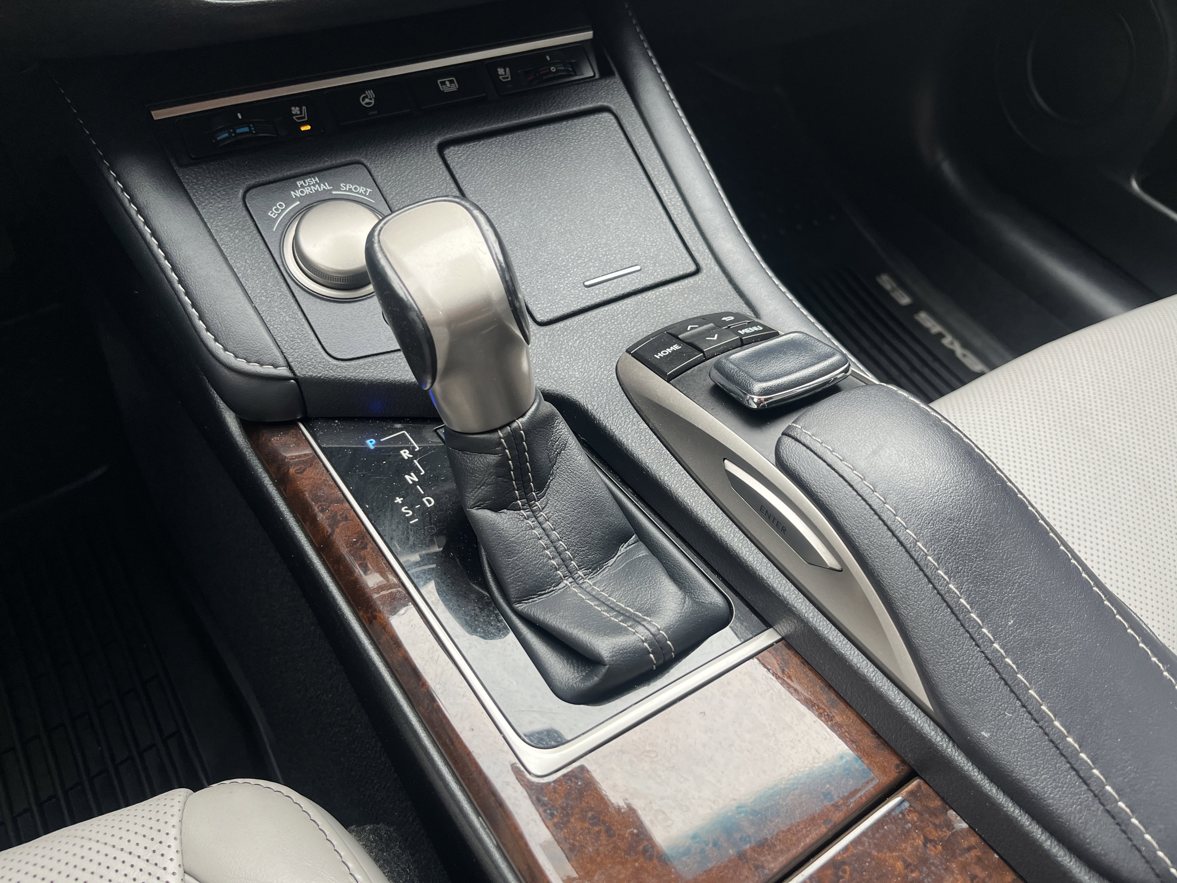 Used 2018 Lexus ES 350 w/ Luxury Package w/Wood Trim FWD image 30