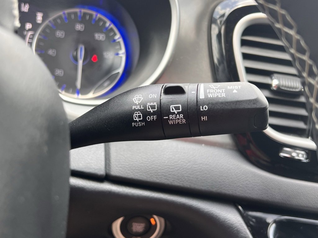 Used 2025 Chrysler Pacifica Select image 23