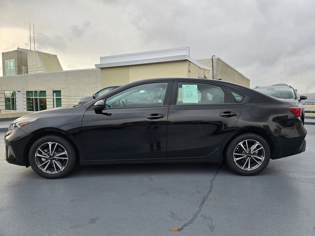 Used 2024 Kia Forte LXS image 3