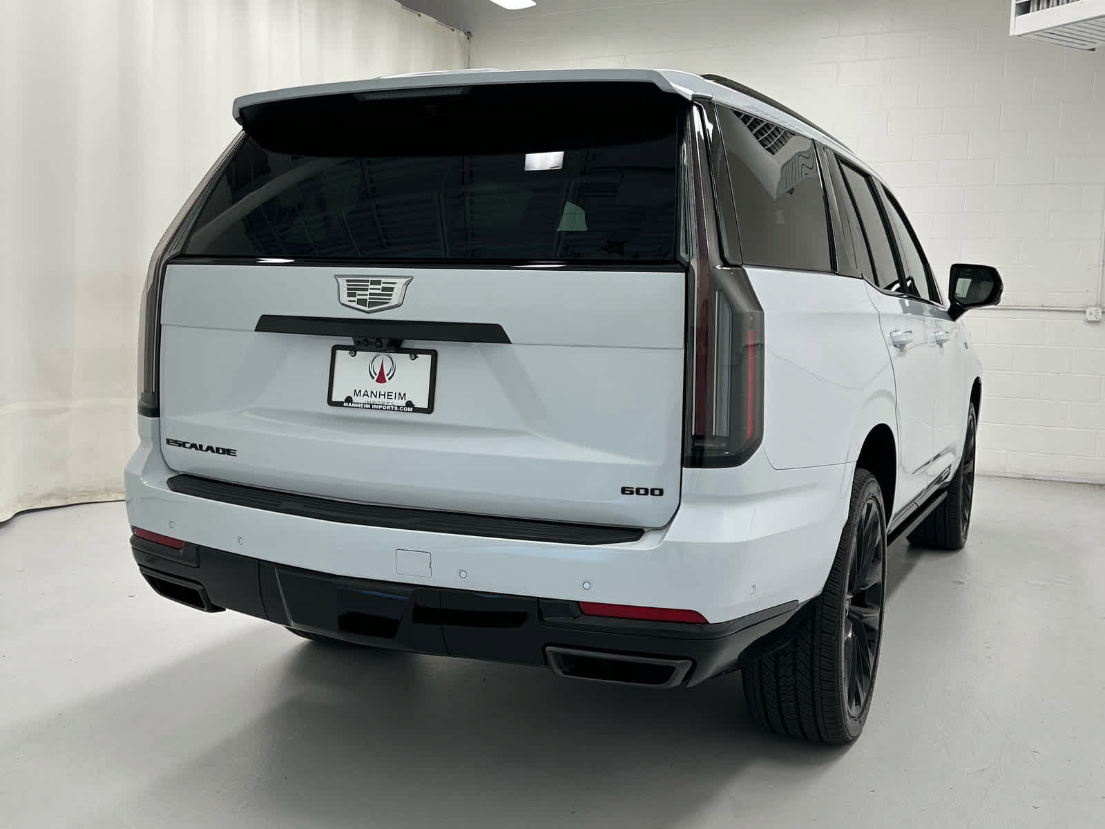 Used 2026 Cadillac Escalade Platinum Sport w/ LPO, ONYX Package AWD/4WD image 6