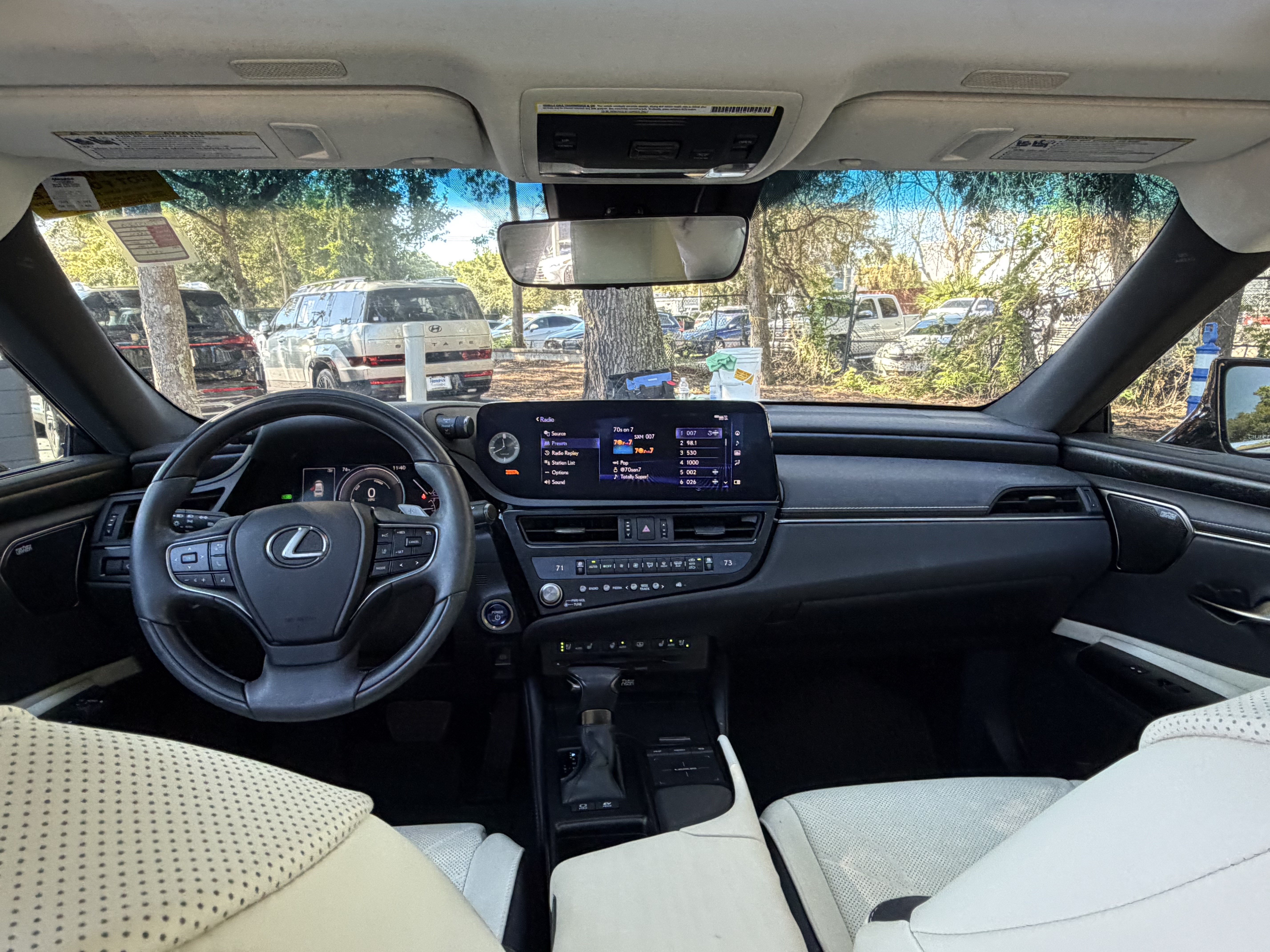 Used 2022 Lexus ES 300h Ultra Luxury FWD image 35