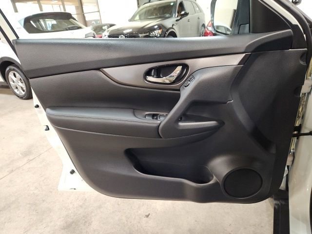 Used 2016 Nissan Rogue SV AWD/4WD image 22