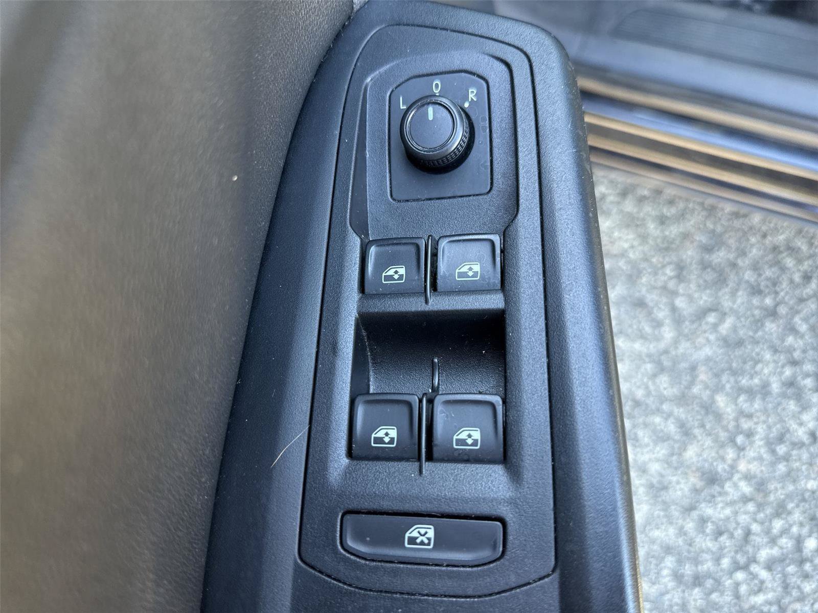 Used 2020 Volkswagen Atlas Cross Sport SE FWD image 15