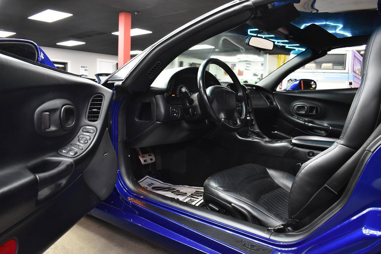 Used 2002 Chevrolet Corvette Coupe w/ Preferred Equipment Group1 RWD image 22