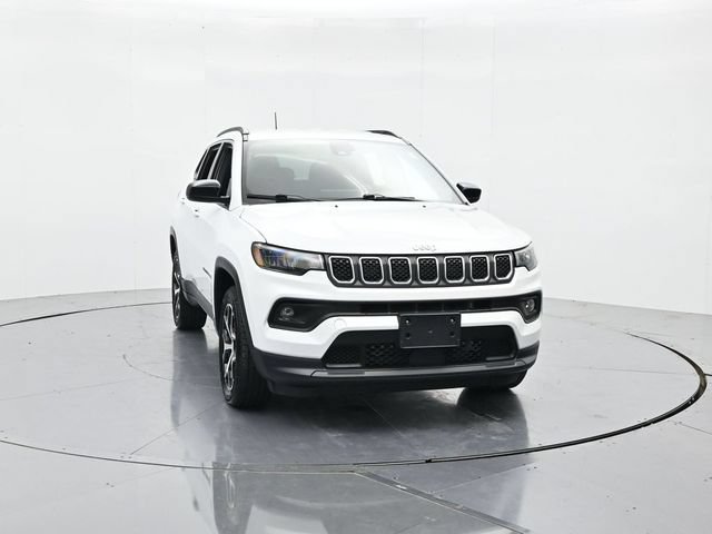 Used 2024 Jeep Compass Latitude AWD/4WD image 4