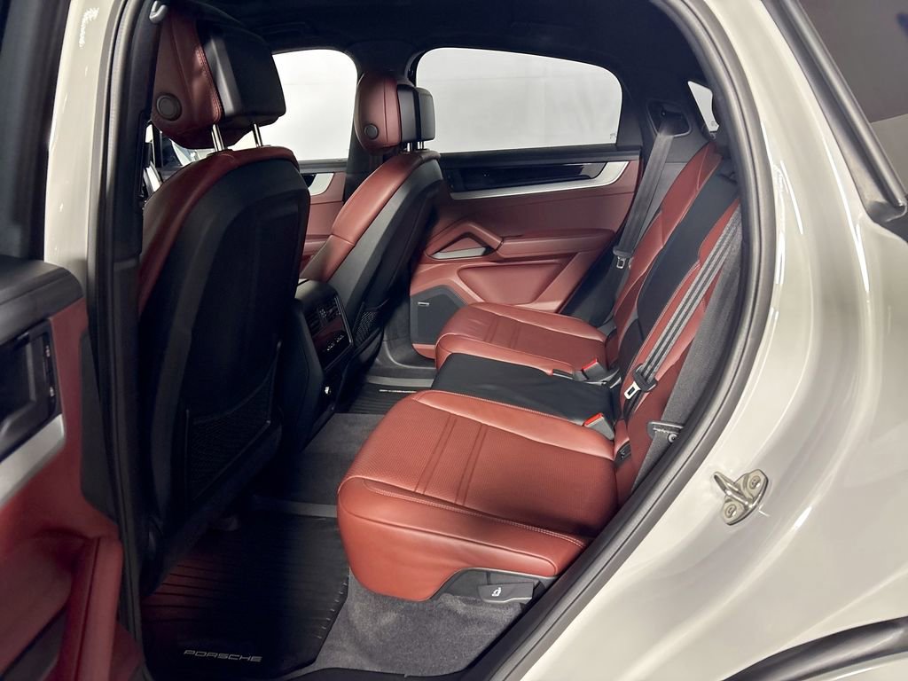 Used 2024 Porsche Cayenne S w/ Premium Package Plus (PP1) image 21