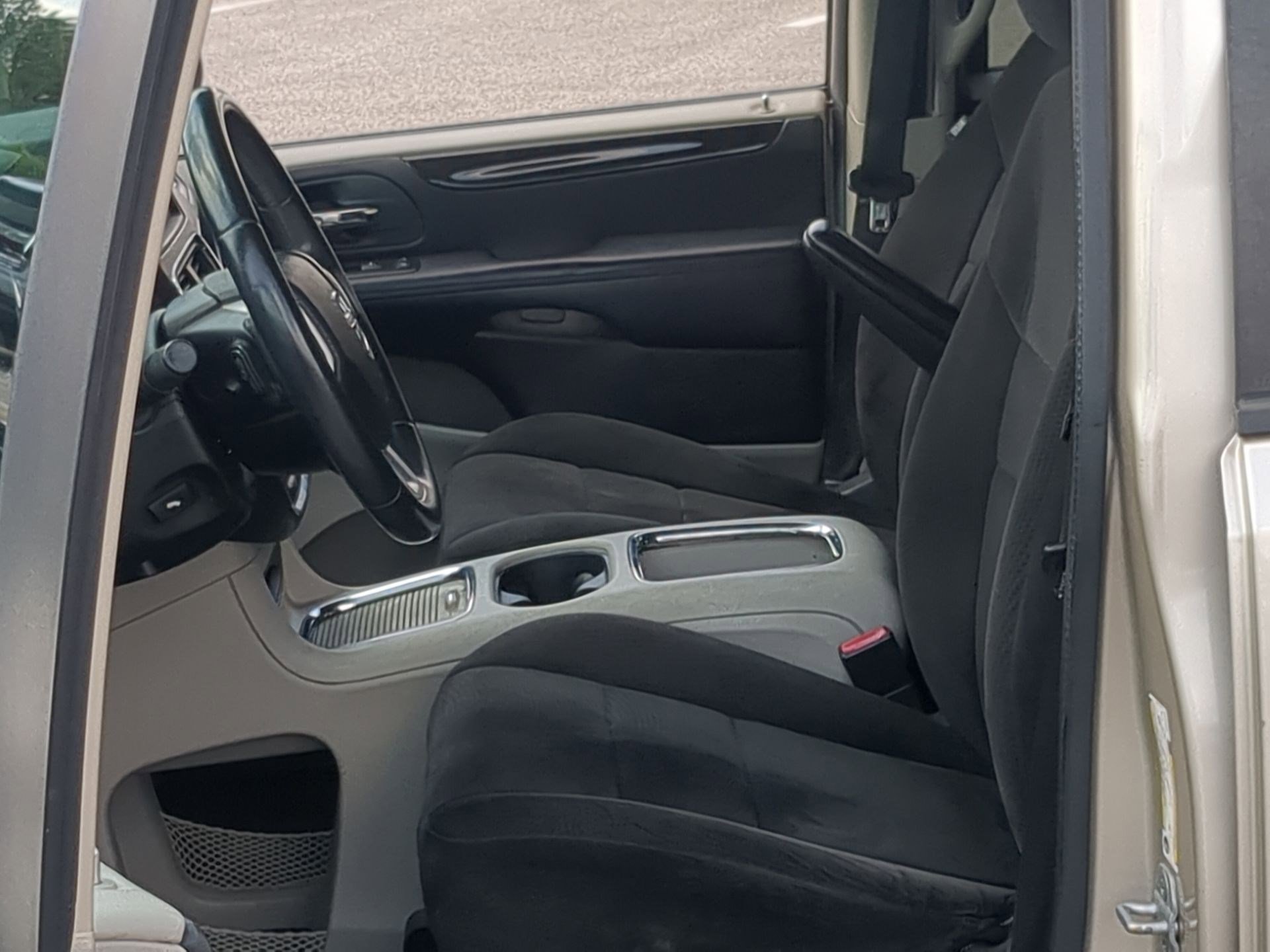 Used 2013 Dodge Grand Caravan SXT w/ UConnect Hands-Free Group FWD image 11