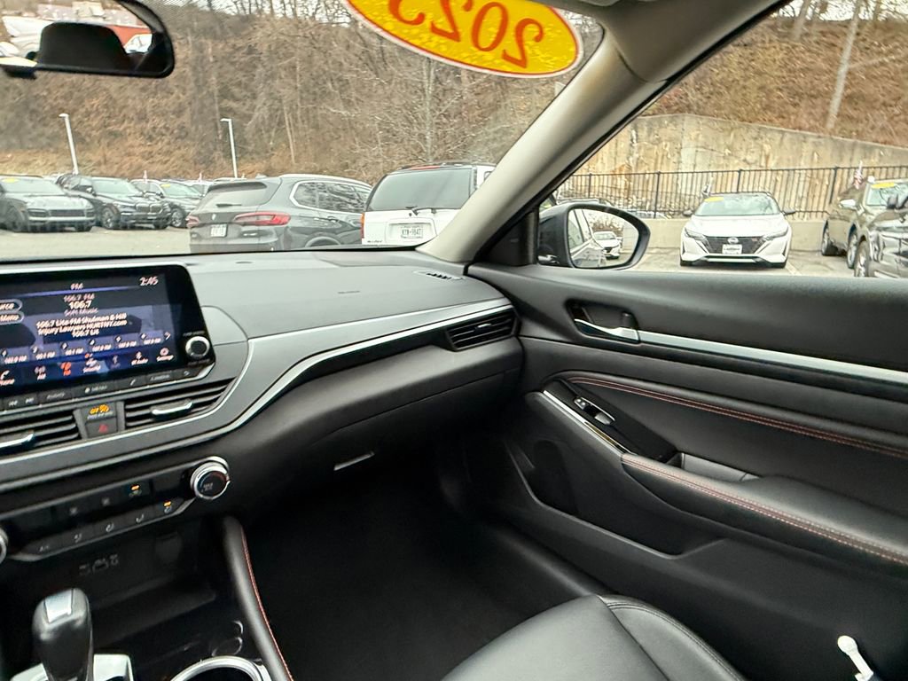 Used 2023 Nissan Altima 2.5 SR AWD/4WD image 14