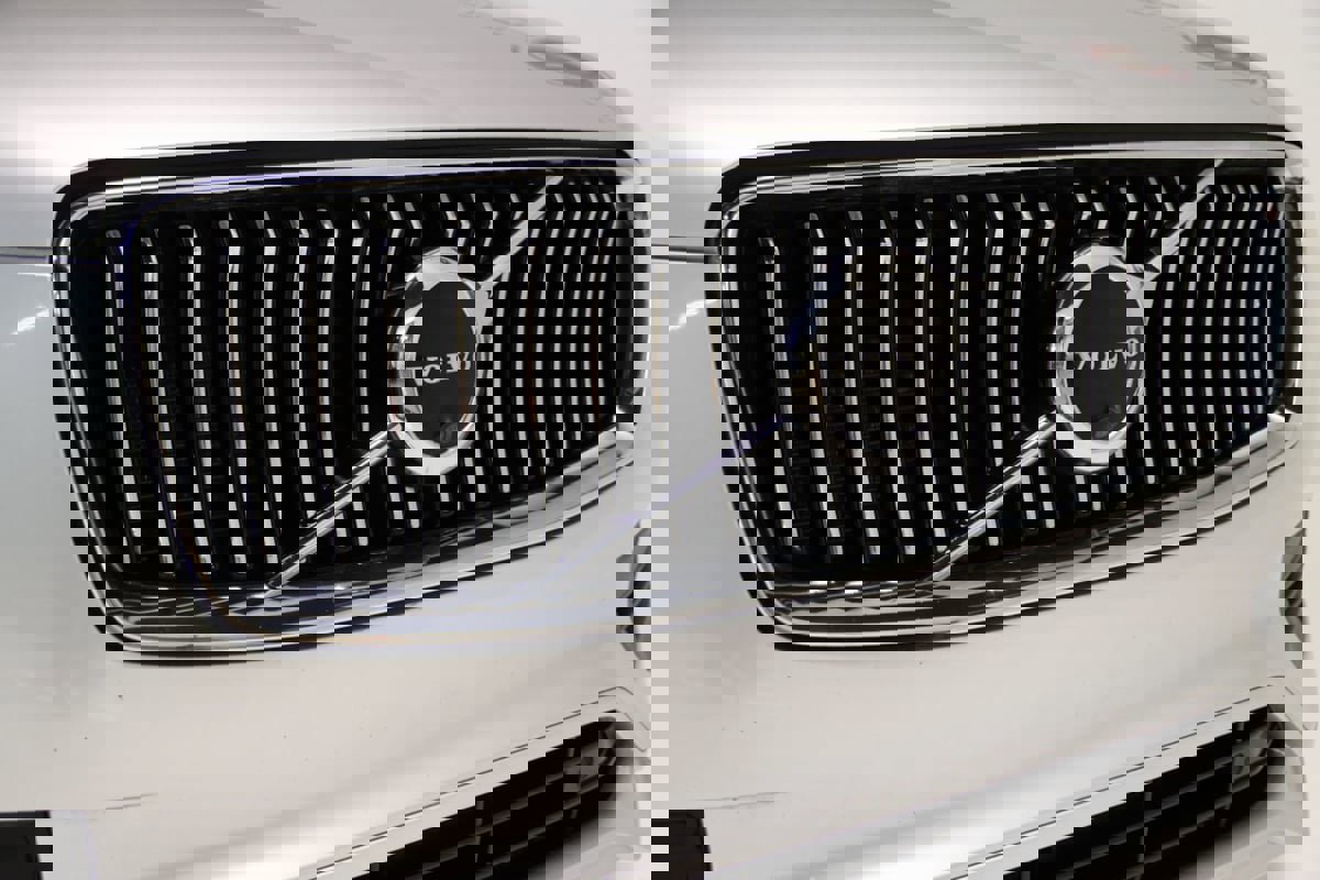 Used 2022 Volvo XC90 T6 Momentum w/ Advanced Package image 22