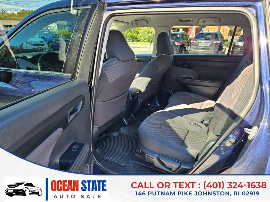 Used 2021 Toyota Highlander L image 11