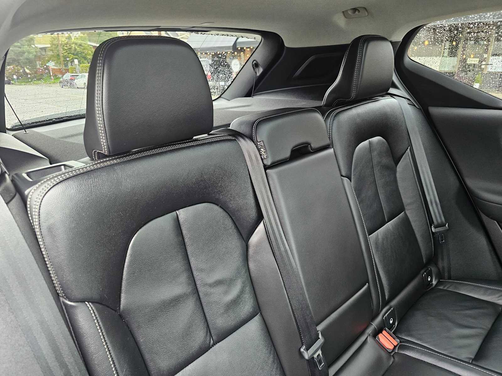 Certified 2024 Volvo XC40 B5 Ultimate w/ Protection Package Premier image 15