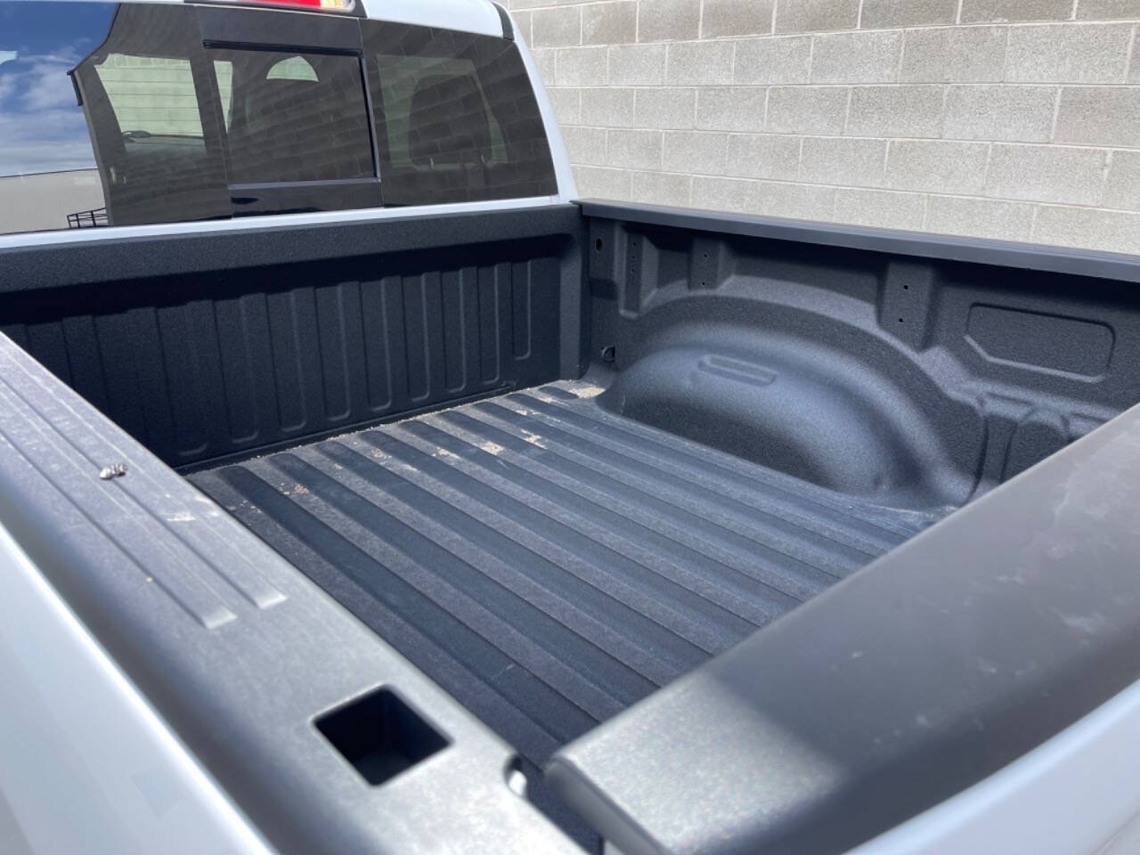 Used 2022 RAM 1500 Laramie w/ Night Edition AWD/4WD image 4