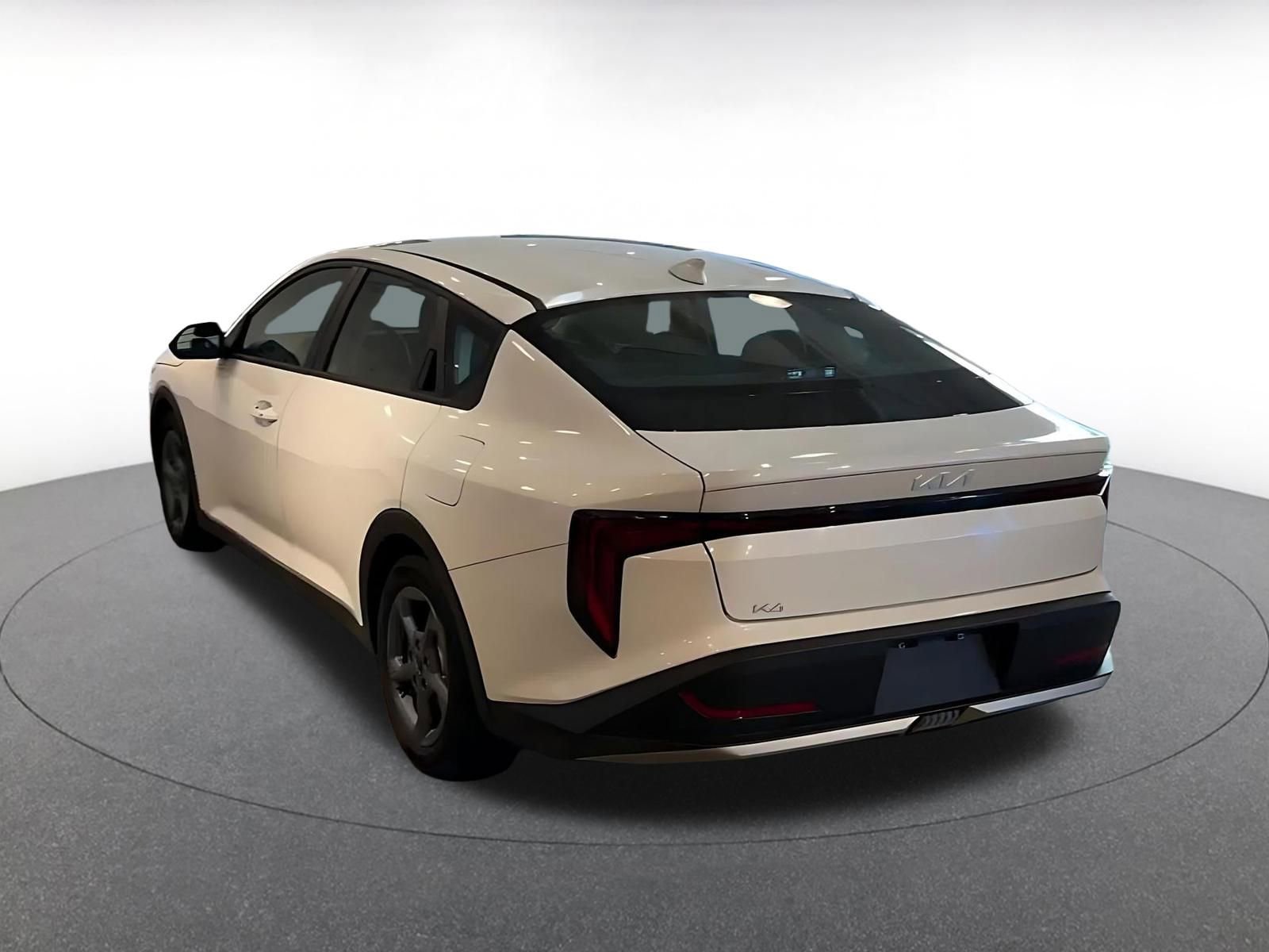 Used 2025 Kia K4 LXS image 11