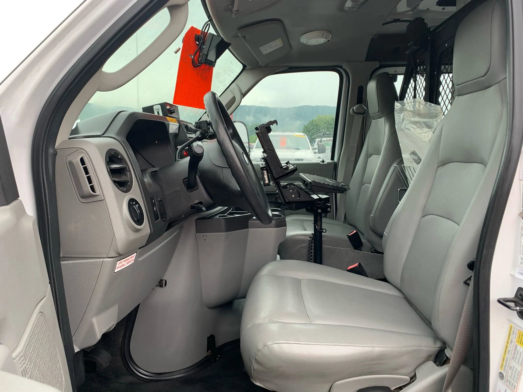 Used 2013 Ford E-350 and Econoline 350 Super Duty image 8