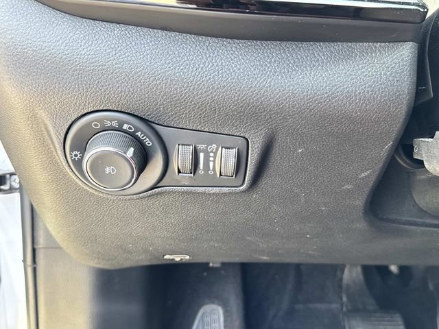 Used 2025 Jeep Compass Trailhawk AWD/4WD image 32
