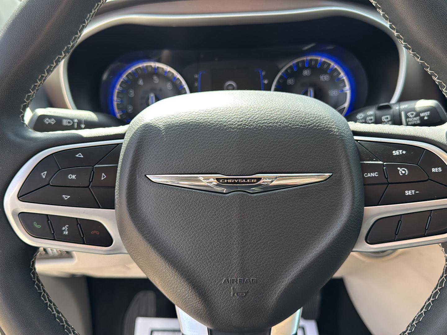 Used 2023 Chrysler Voyager LX image 11