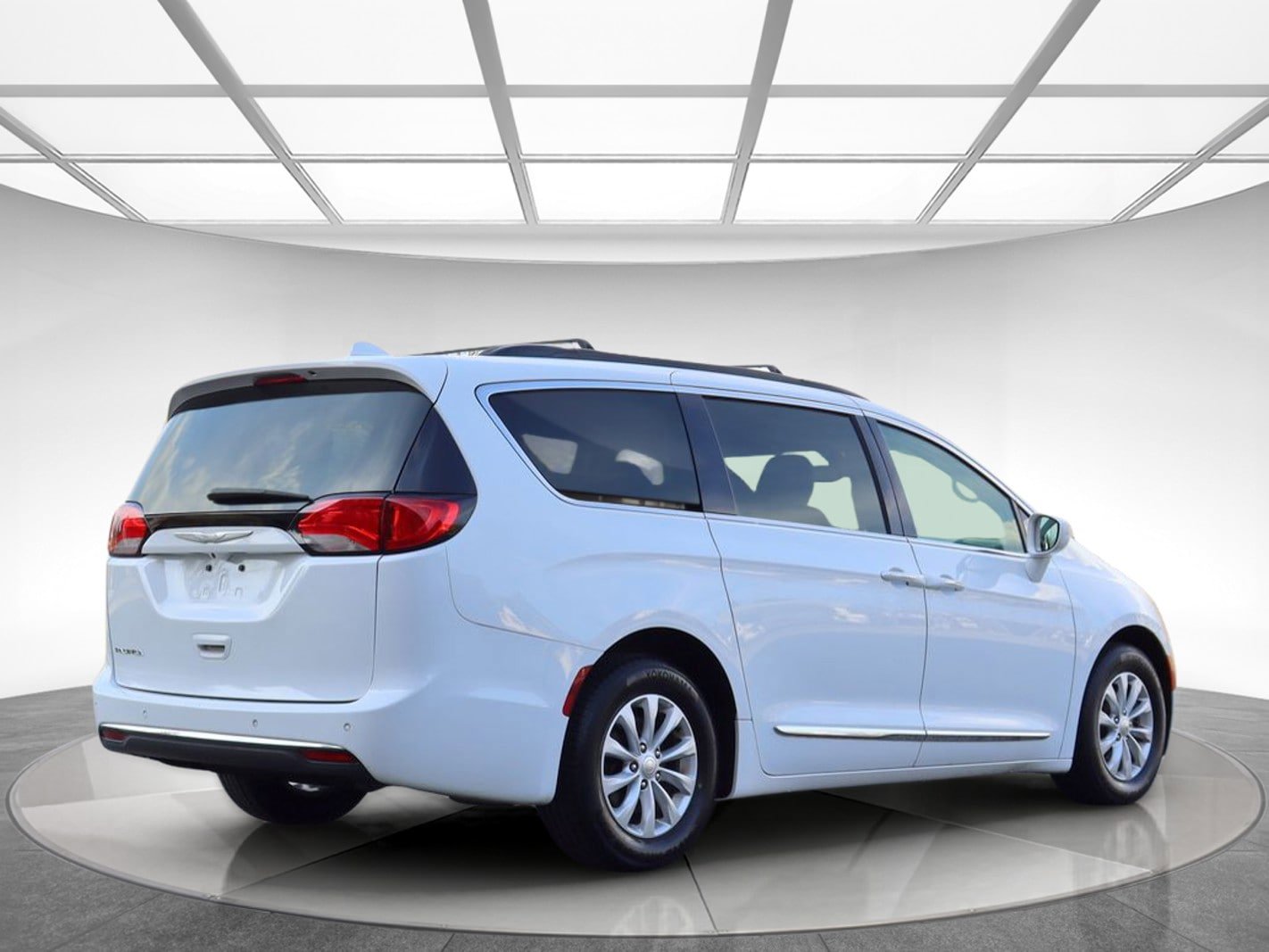 Used 2017 Chrysler Pacifica Touring-L FWD image 8