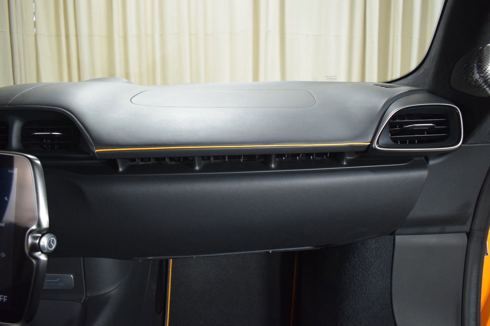 Used 2024 McLaren Artura image 20