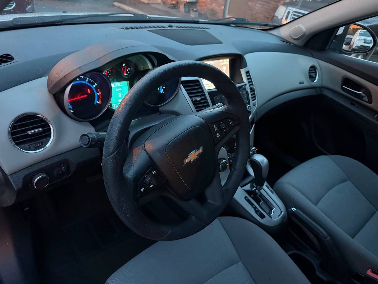 Used 2015 Chevrolet Cruze LT FWD image 18