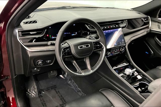 Used 2024 Jeep Grand Cherokee Overland w/ Luxury Tech Group IV image 16