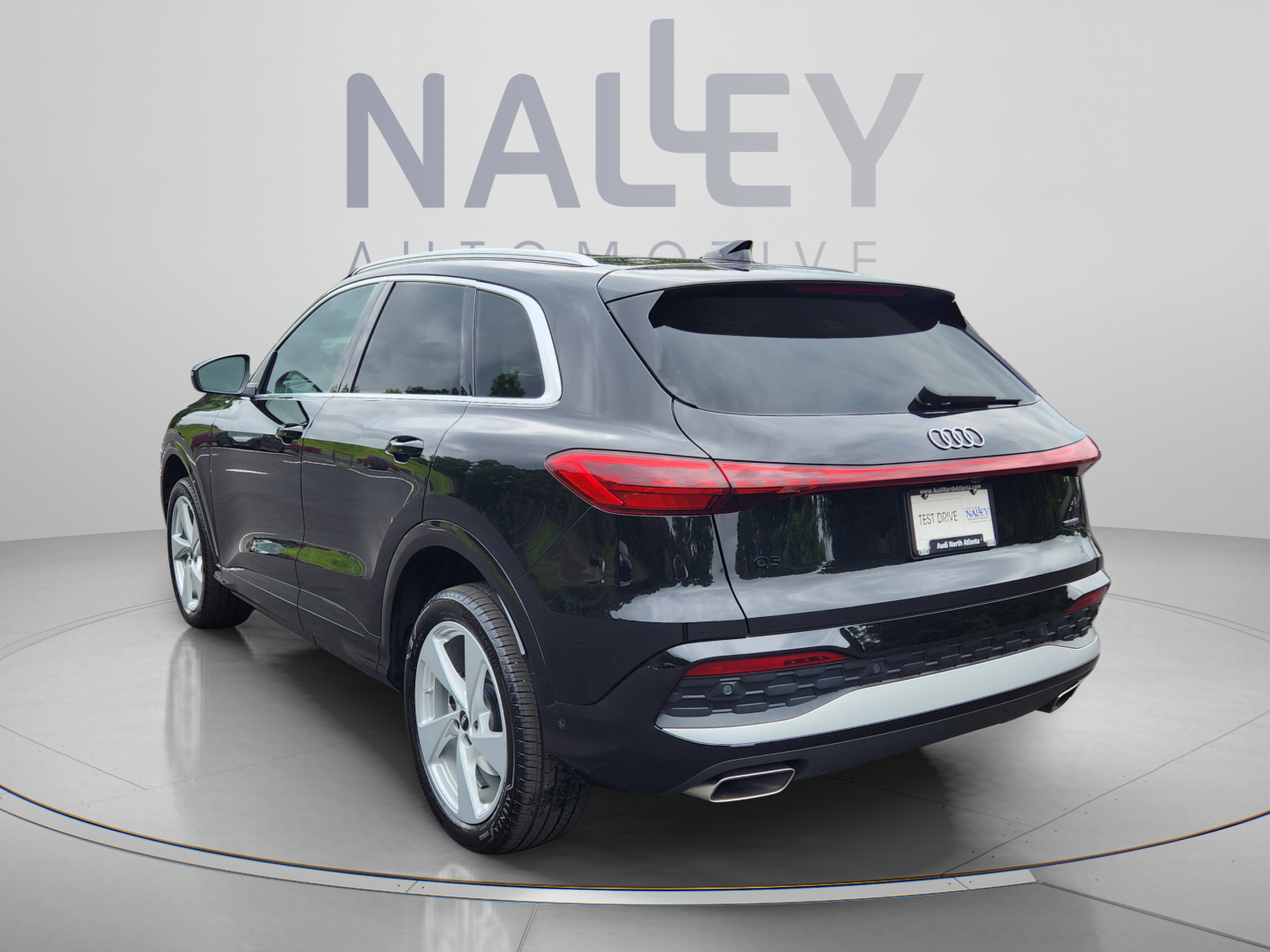Used 2025 Audi Q5 Premium Plus w/ Premium Plus AWD/4WD image 3