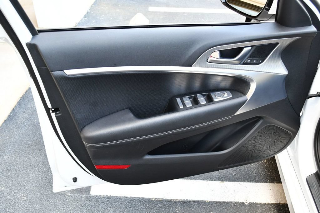 Used 2023 Genesis G70 3.3T RWD image 10