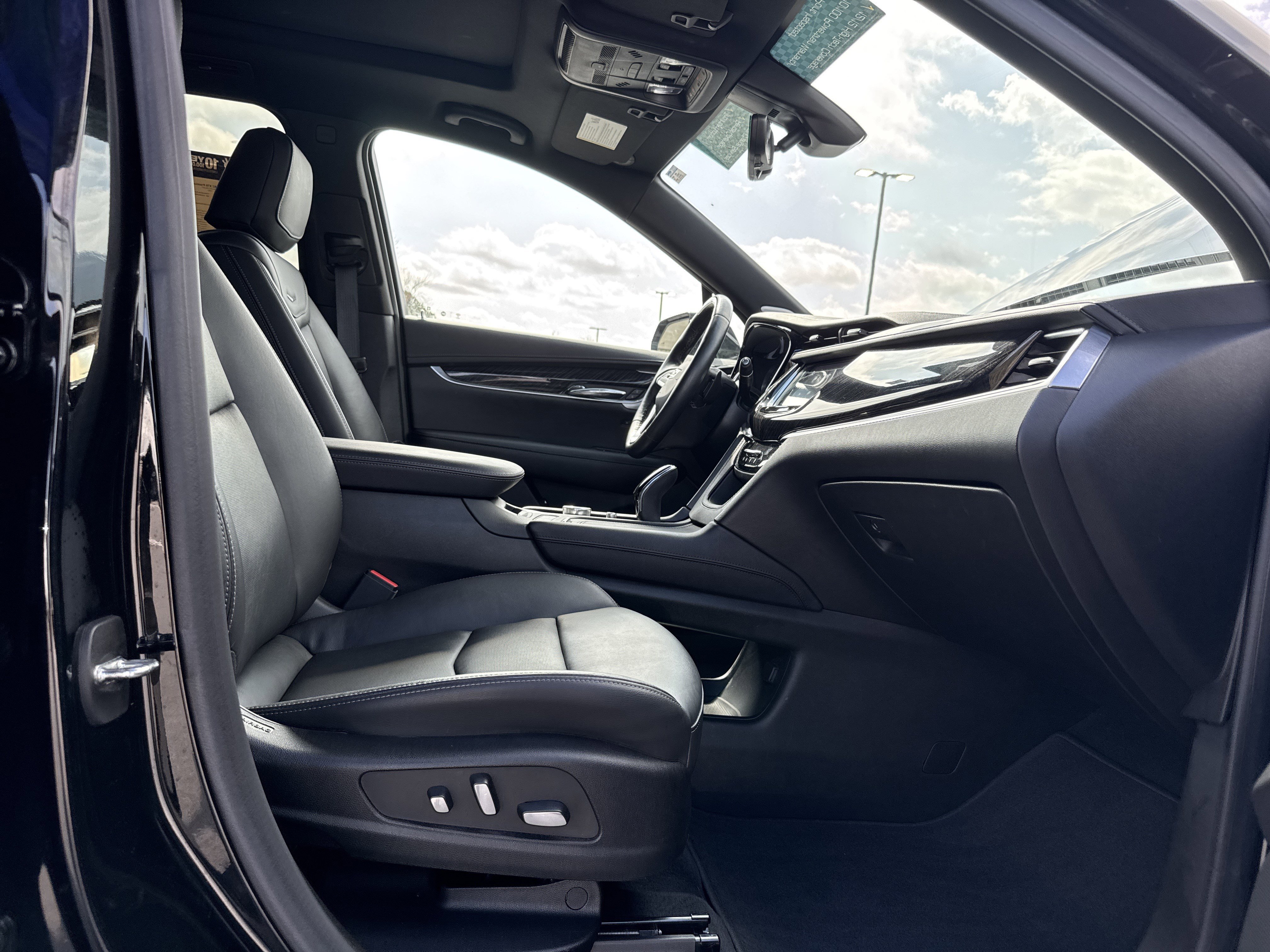 Used 2022 Cadillac XT6 Premium Luxury w/ Technology Package image 33