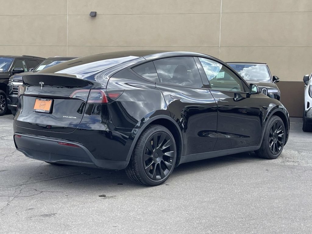 Used 2024 Tesla Model Y Long Range AWD/4WD image 3