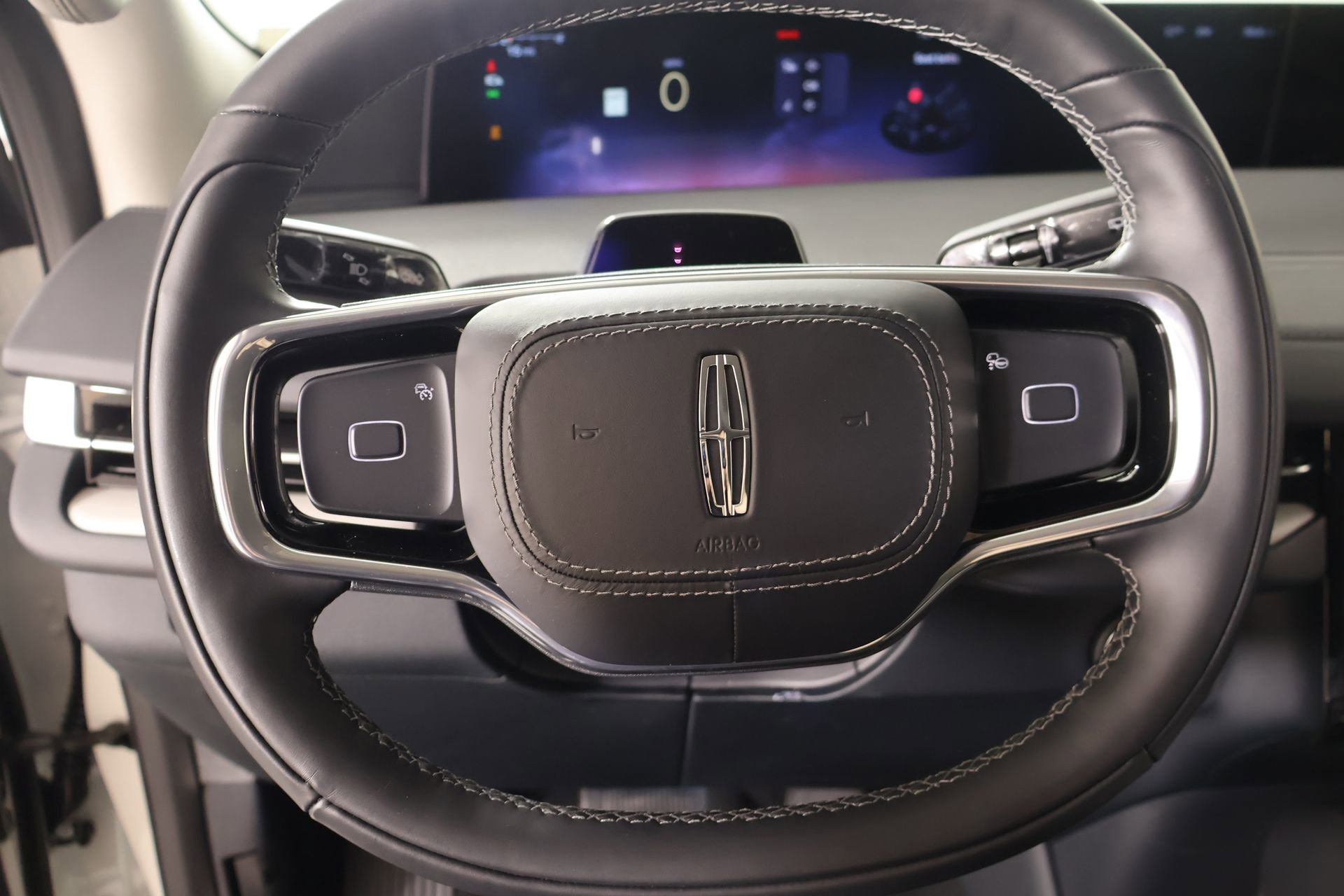 New 2026 Lincoln Navigator Premiere AWD/4WD image 3