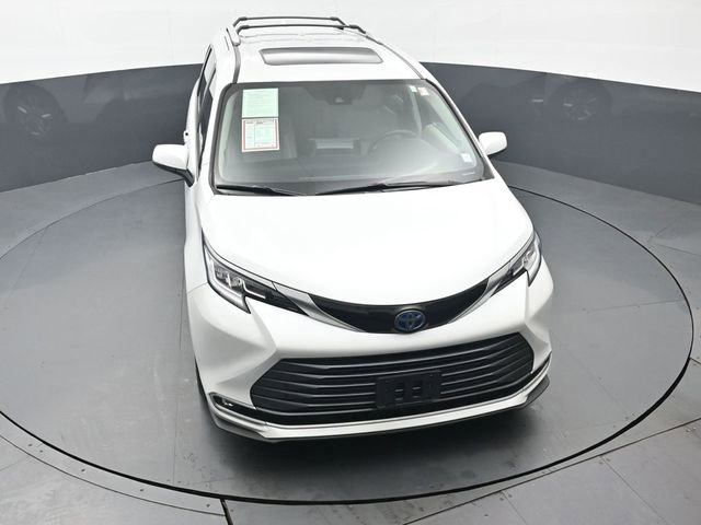 Used 2023 Toyota Sienna Limited image 50
