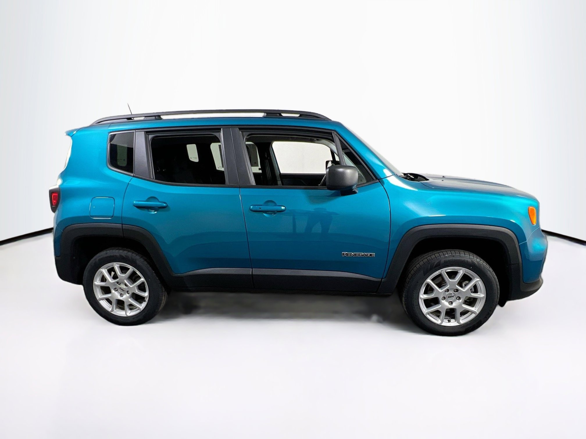Used 2022 Jeep Renegade Latitude w/ Convenience Group AWD/4WD image 4