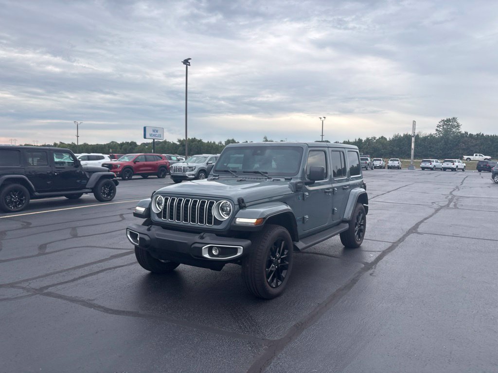 Used 2025 Jeep Wrangler Unlimited Sahara AWD/4WD image 6
