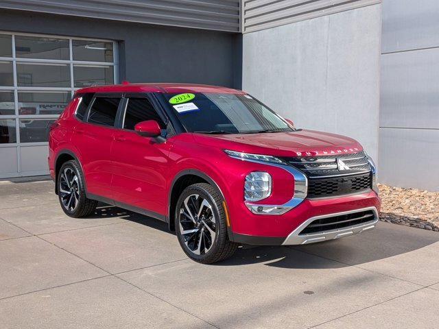 Used 2024 Mitsubishi Outlander SE FWD image 2